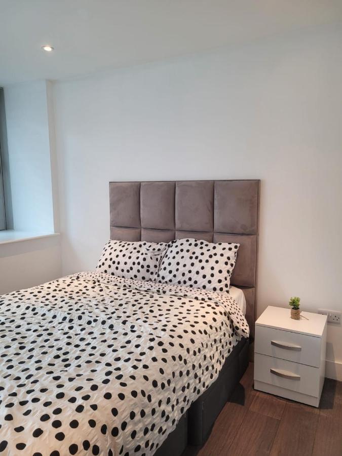 Апартаменты 2Br Chic London Sleep 9 Bp7 Экстерьер фото
