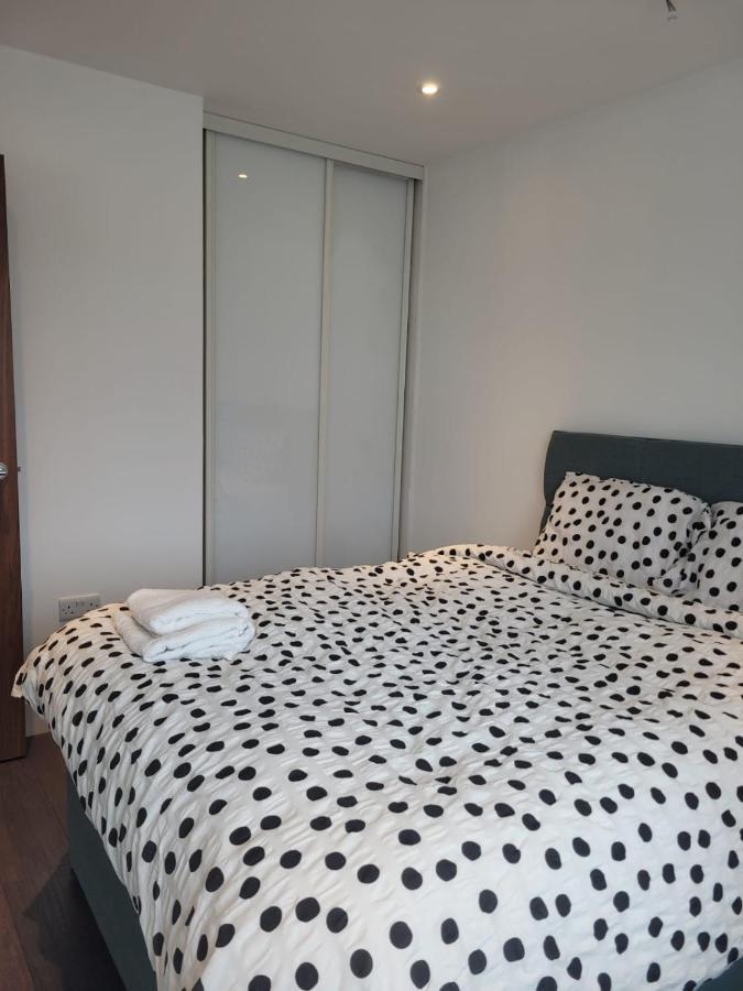 Апартаменты 2Br Chic London Sleep 9 Bp7 Экстерьер фото