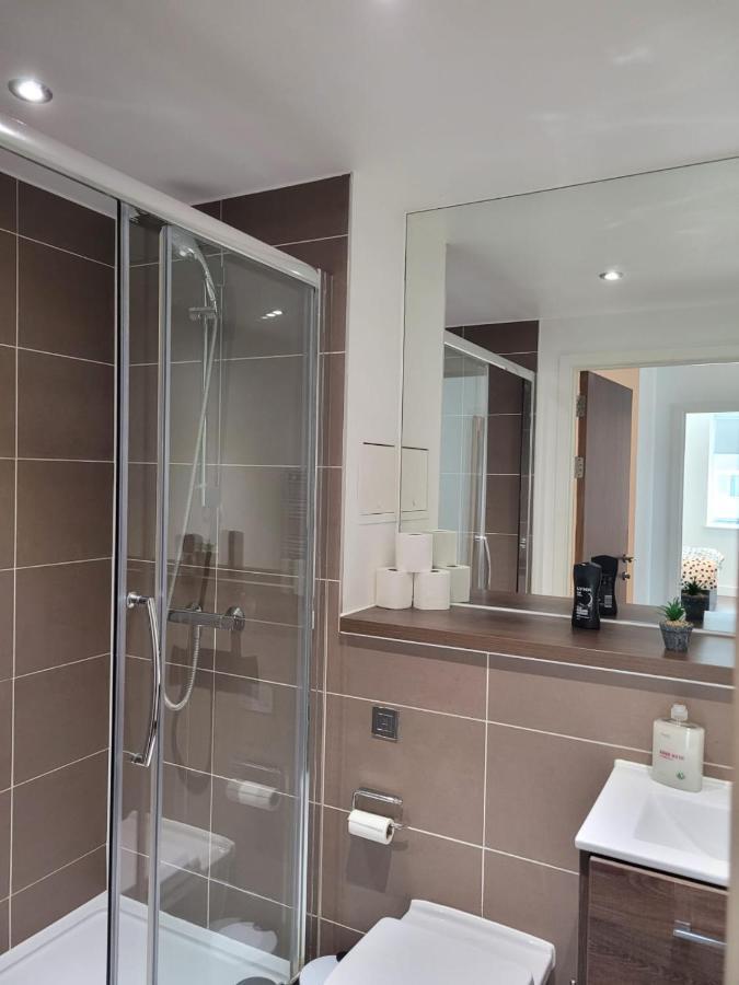 Апартаменты 2Br Chic London Sleep 9 Bp7 Экстерьер фото